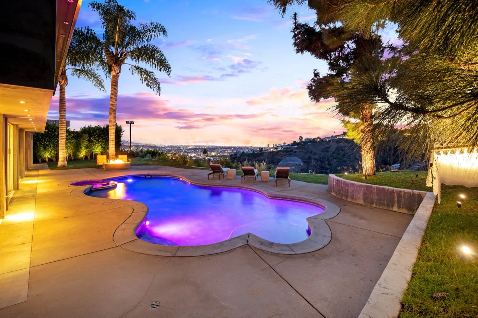 A private Los Angeles home available as a film and photo production location