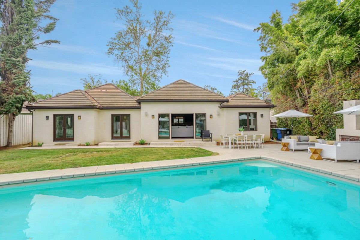 J’s Exquisite Oasis Abode post thumbnail